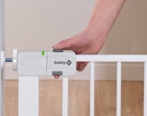 Safety 1st - Bezpečnostní zábrana AUTO CLOSE bílá