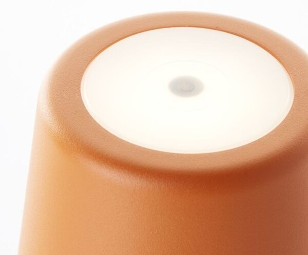 Brilliant G90939/77 Venkovní AKU stolní lampa KAAMI oranžová USB-C
