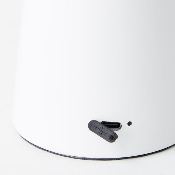 Brilliant G40895/75 Venkovní AKU stolní lampa MUFFIN matná bílá USB-C