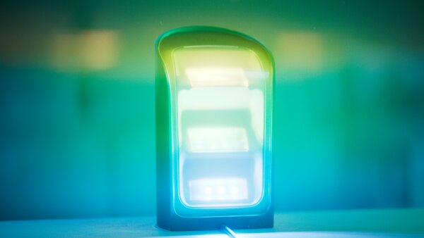 8720169385993 Philips Hue White and color Gradient Play Wall Washer stolové svítidlo 20W/1035lm 2000-6500K+RGB černá 2-set + PSU + plug