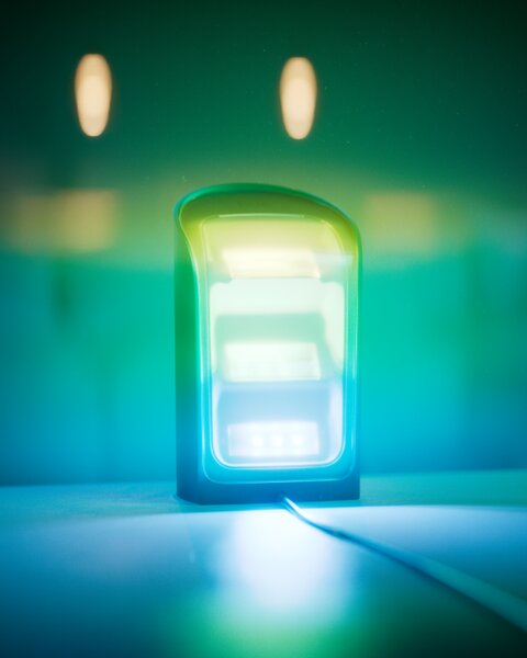 8720169339712 Philips Hue White and color Gradient Play Wall Washer stolové svítidlo 20W/1035lm 2000-6500K+RGB černá + PSU + plug