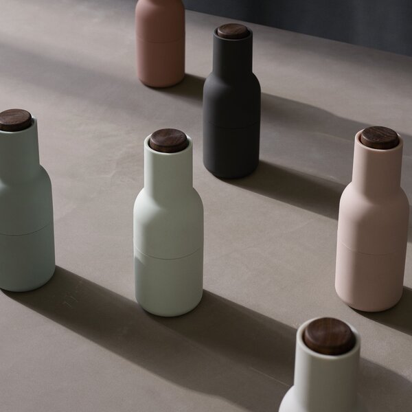 AUDO COPENHAGEN Mlýnky na sůl a pepř Bottle, Nudes, Walnut Lid, set 2ks