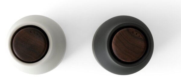 AUDO COPENHAGEN Mlýnky na sůl a pepř Bottle, Ash / Carbon, Walnut Lid, set 2ks