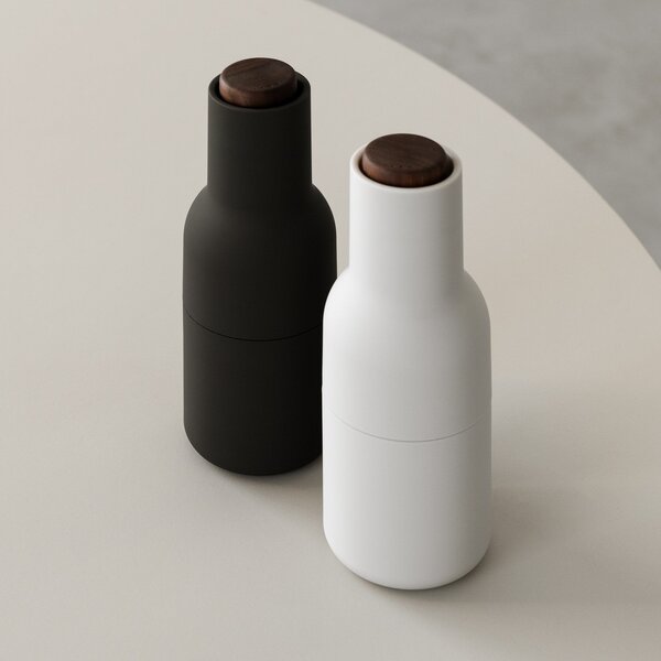 AUDO COPENHAGEN Mlýnky na sůl a pepř Bottle, Ash / Carbon, Walnut Lid, set 2ks
