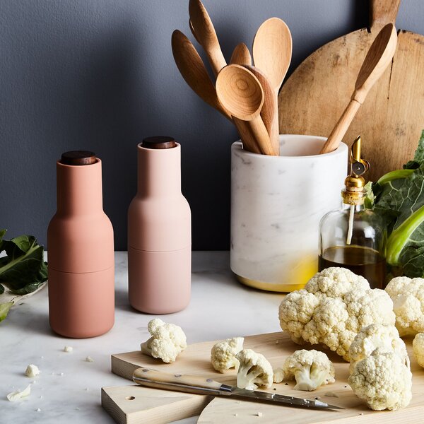 AUDO COPENHAGEN Mlýnky na sůl a pepř Bottle, Nudes, Walnut Lid, set 2ks