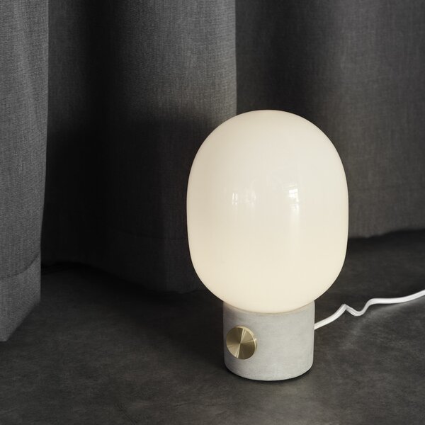 AUDO COPENHAGEN Stolní lampa JWDA Concrete, Light Grey / Brass