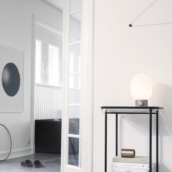 AUDO COPENHAGEN Stolní lampa JWDA Concrete, Light Grey / Brass