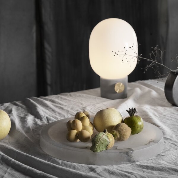 AUDO COPENHAGEN Stolní lampa JWDA Concrete, Light Grey / Brass
