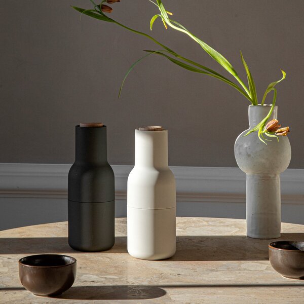 AUDO COPENHAGEN Mlýnky na sůl a pepř Bottle, Ash / Carbon, set 2ks