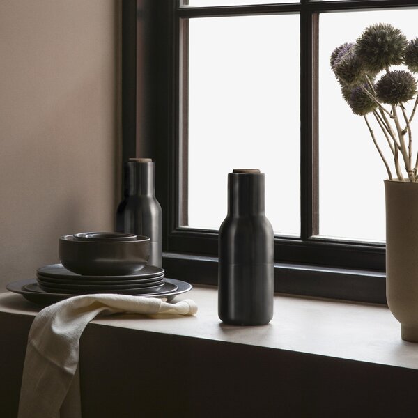 AUDO COPENHAGEN Mlýnky na sůl a pepř Bottle, Bronzed Brass, Walnut, set 2ks