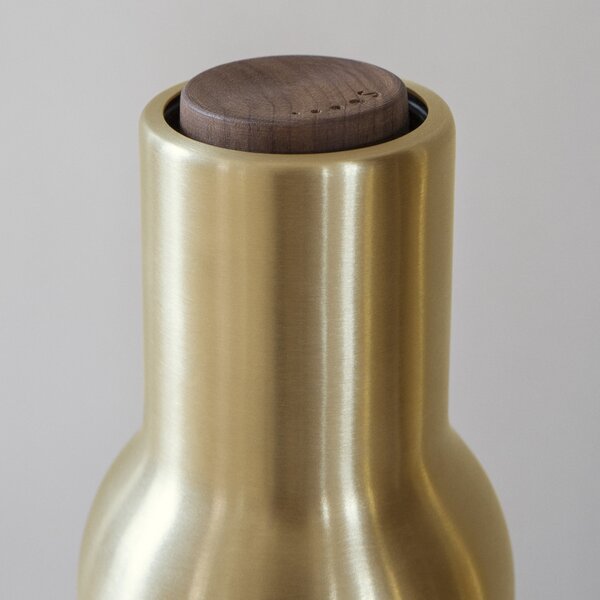 AUDO COPENHAGEN Mlýnky na sůl a pepř Bottle, Brushed Brass, Walnut, set 2ks