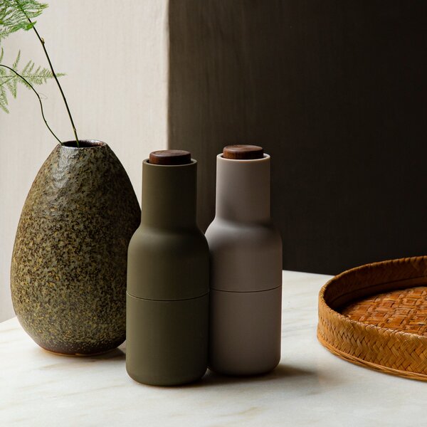 AUDO COPENHAGEN Mlýnky na sůl a pepř Bottle, Hunting Green / Beige, Walnut, 2ks