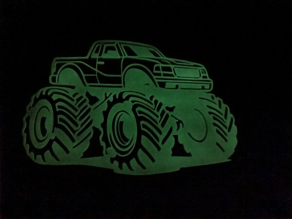 Z rodinné dílny Svítící dřevěná dekorace na zeď – Monster truck (3D efekt, fosforeskující)