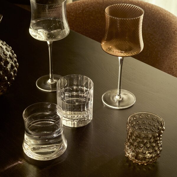 Kave Home Hnědá sklenička na víno Alori 460 ml