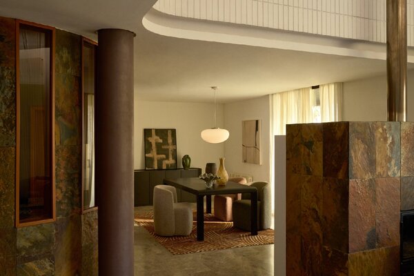 Kave Home Černý dřevěný rozkládací jídelní stůl Erisia 200/280 x 100 cm