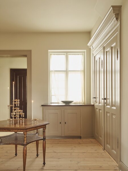 Designový svícen STOFF Nagel Brushed Brass