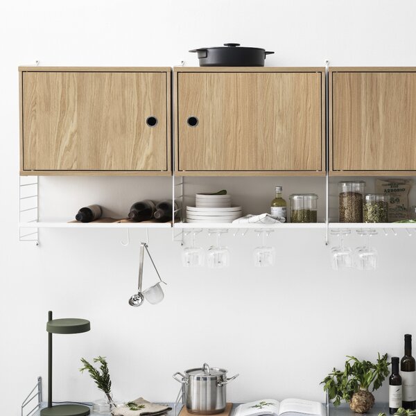 STRING Skříňka Cabinet with Swing Door, Oak