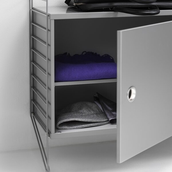 STRING Skříňka Cabinet with Swing Door, Oak