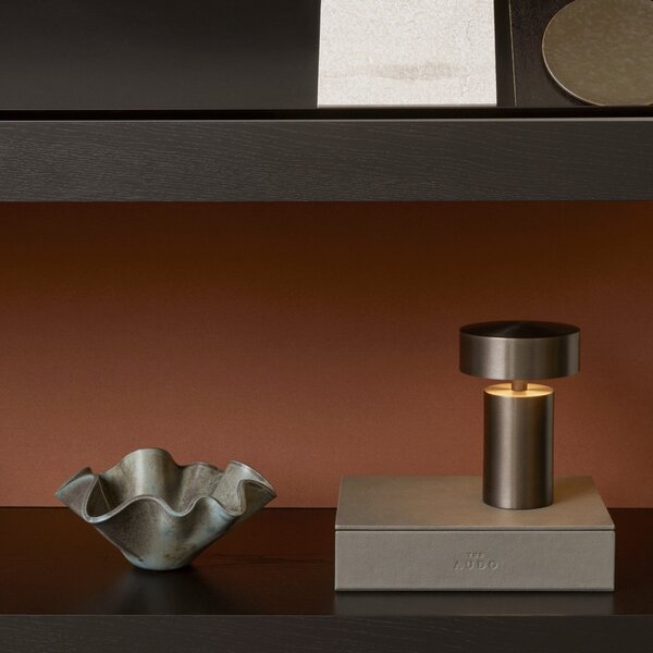 AUDO COPENHAGEN Stolní lampa Column Portable, Bronze