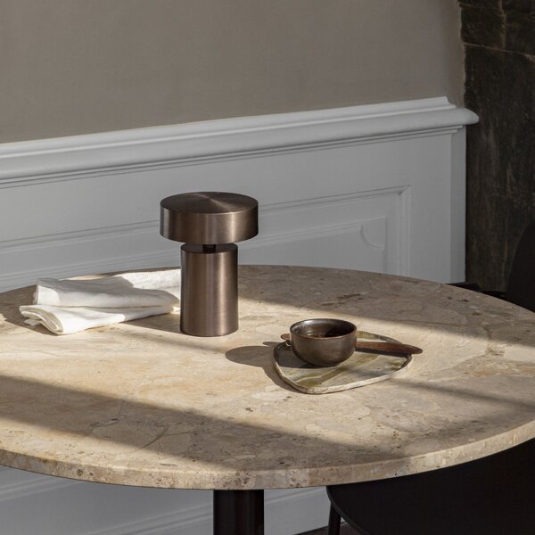 AUDO COPENHAGEN Stolní lampa Column Portable, Bronze