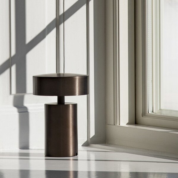 AUDO COPENHAGEN Stolní lampa Column Portable, Bronze