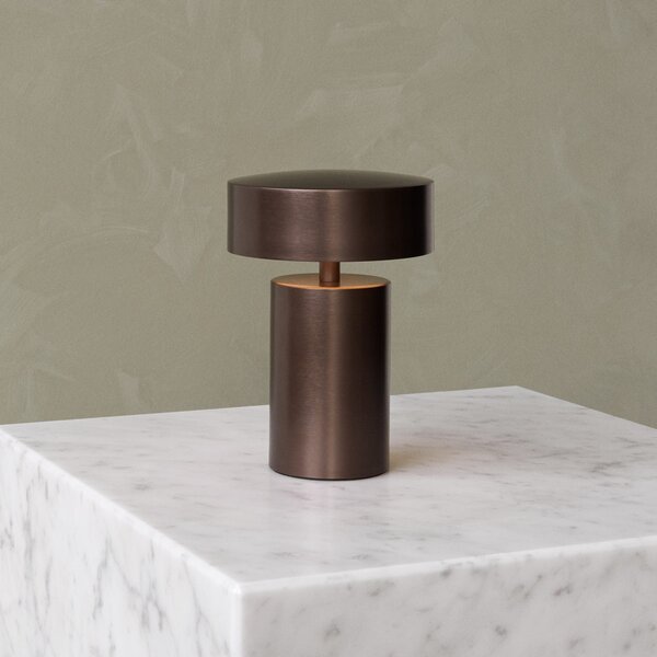 AUDO COPENHAGEN Stolní lampa Column Portable, Bronze
