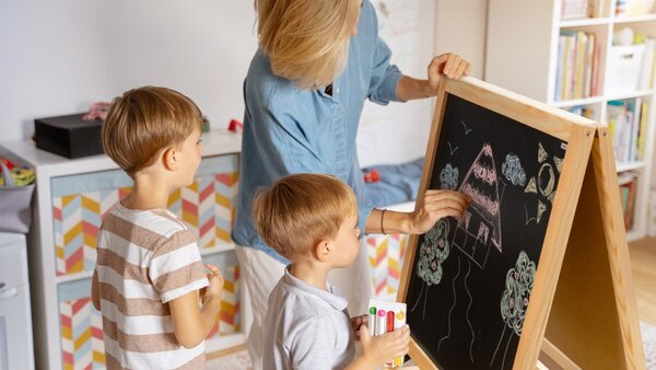 Allboards dětská oboustranná tabule - křídový a magnetický povrch 120 cm,KIDS-EASEL01