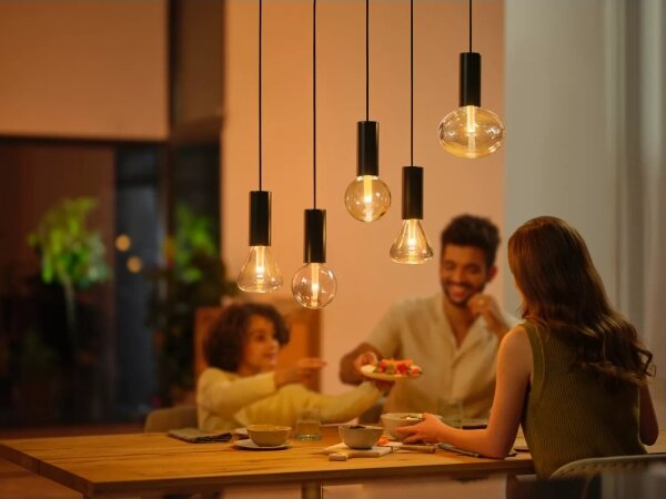 LED RGBW Stmívatelná žárovka Philips Hue White And Color Ambiance E27/6,8W/230V