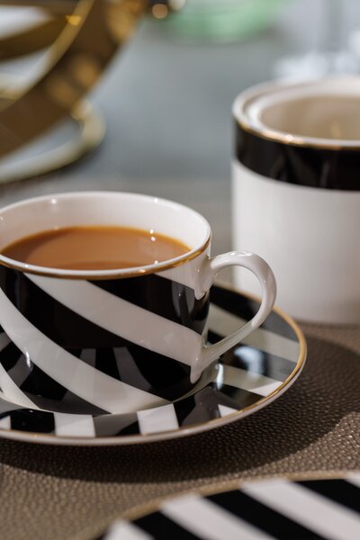 Čajové šálky s podšálky Mikasa Luxe Deco 200 ml, 2 ks, porcelán se zlatým lemem MKLDGEOCUPPK2