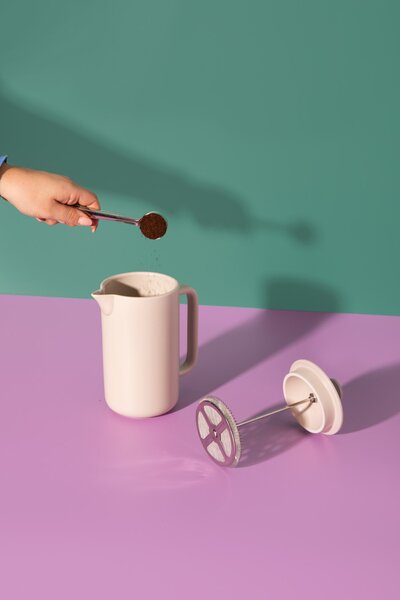French press La Cafetière Arezzo 1 l na 8 šálků, béžový, keramický s nerezovým sítkem LCARZ8CPLAT