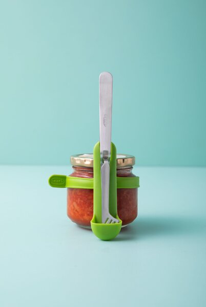 Kleště Chef’n Squeeze n’ Hold na nakládané potraviny, držák a pružný pásek na sklenici 5314008EU