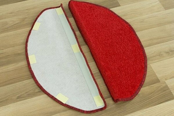 Kobercový ráj Kobercový nášlap na schody FLORYDA 01 červený Rozměr: 65 cm x 24 cm + 3 cm (zahnutí)