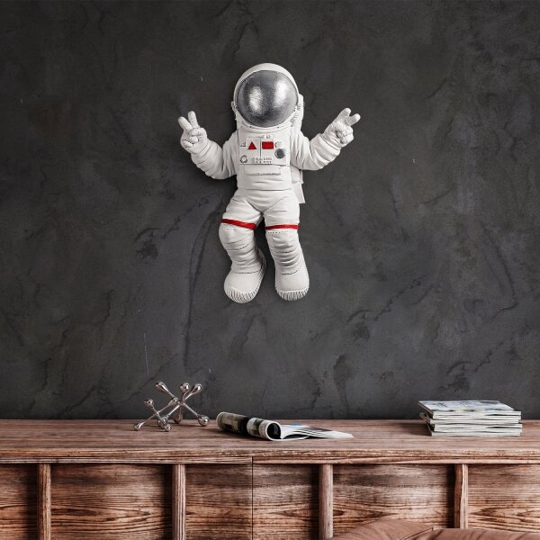 Nástěnná dekorace 47x35 cm astronaut stříbrná
