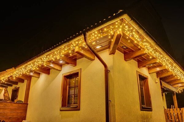 DECOLED Easy Fix venkovní LED rampouchy, světelné, 300 × 90 cm, teple bílá, 174 diod, bílý kabel, IP67, prodlužovací