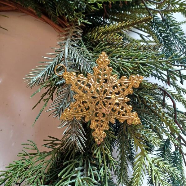 DECOLED Vánoční ozdoby na stromeček kovové vločky 10 × 7,7 cm, zlatá, balení 3 ks