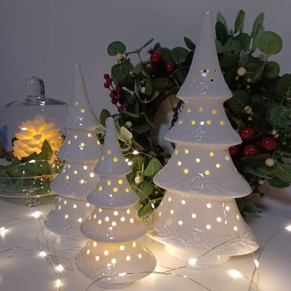 DECOLED LED dekorace keramický stromeček, 15 × 9,2 × 29 cm, teple bílá, 2× LR44