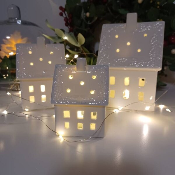 DECOLED LED dekorace keramický domeček, 8,5 × 6,9 × 12,9 cm, teple bílá, 2× LR44