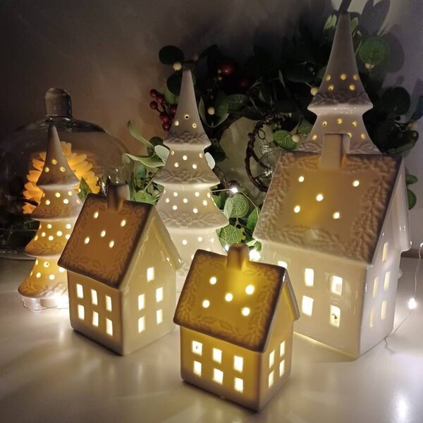DECOLED LED dekorace keramický domeček, 8,5 × 6,9 × 12,9 cm, teple bílá, 2× LR44