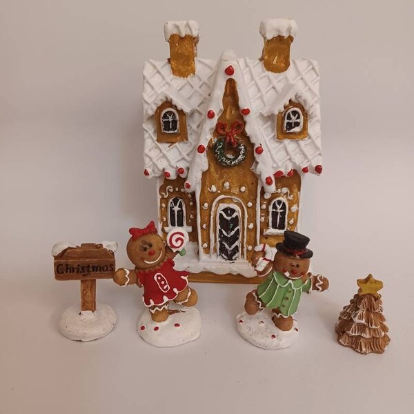 DECOLED Dekorace perníková chaloupka a perníčky 20,3 × 17,4 × 7,5 cm, IP20, polyresin umělá pryskyřice