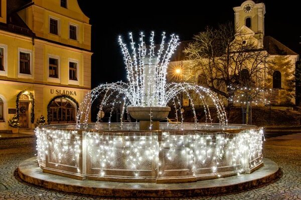 DECOLED LED tekoucí světlo, 4 m, ledově bílá, 64 diod, čirý kabel, IP44, 24V