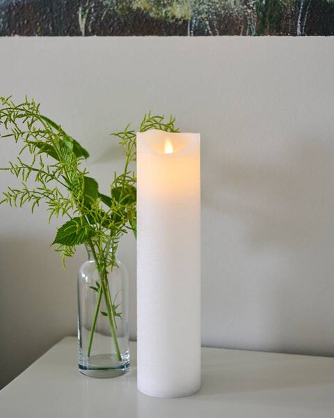 SIRIUS Dobíjecí LED svíčka z pravého vosku Sara, Ø 7,5 × 30 cm, bílá