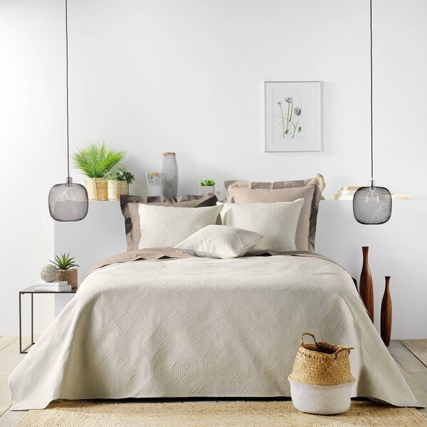 Krémový set přehozu a povlaku na polštář z mikrovlákna 240x260 cm Romane – douceur d'intérieur