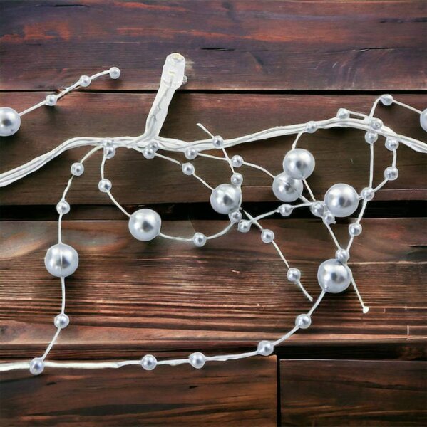DECOLED LED světýlka na baterie, perly stříbrné, 1,3 m, ledově bílá, 10 diod, čirý kabel, IP20 interiér, 2 × AA