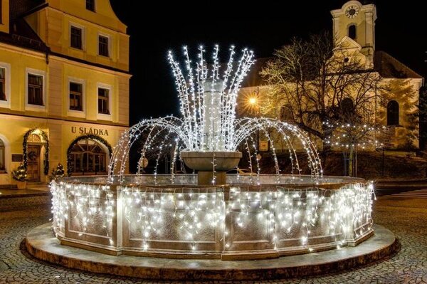 DECOLED LED tekoucí světlo, 6 m, ledově bílá, 96 diod, čirý kabel IP44, 24V