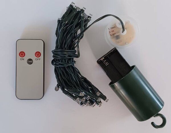 DECOLED LED světýlka na baterie, venkovní, 5,2 m, teple bílá, 50 diod, tmavě zelený kabel, IP44, ovladač, 4 × AA