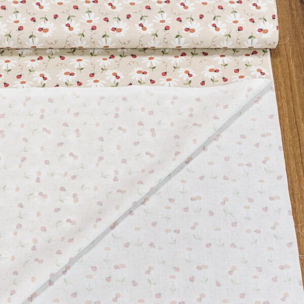 Bavlněné plátno PERKÁL DIGITÁLNÍ TISK 513000/6560, berušky s kopretinami na béžové š.150cm (látka v metráži)