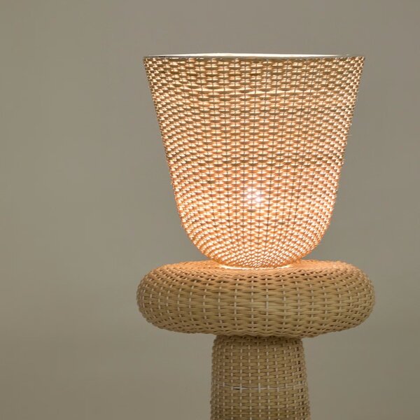 Ratanová stojací lampa Kave Home Neuda 140 cm