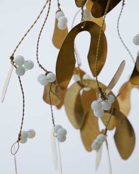 House Doctor Závěsná dekorace Mistletoe Brass - 37 cm HD371