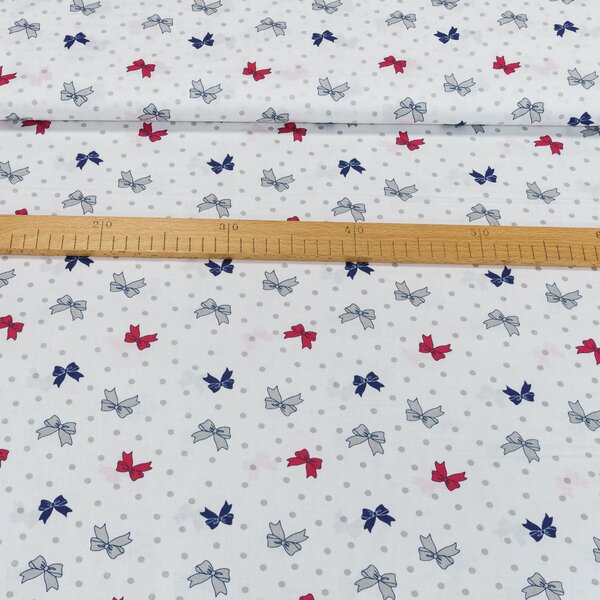 Bavlněné plátno ARIA šedé, modré a červené mašličky na bílé, š.160cm (látka v metráži)