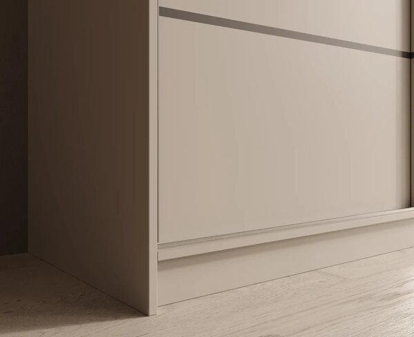 Posuvná skříň Etna 250 kašmír (250 x 215) cm – 12 polic pro přehledné uložení